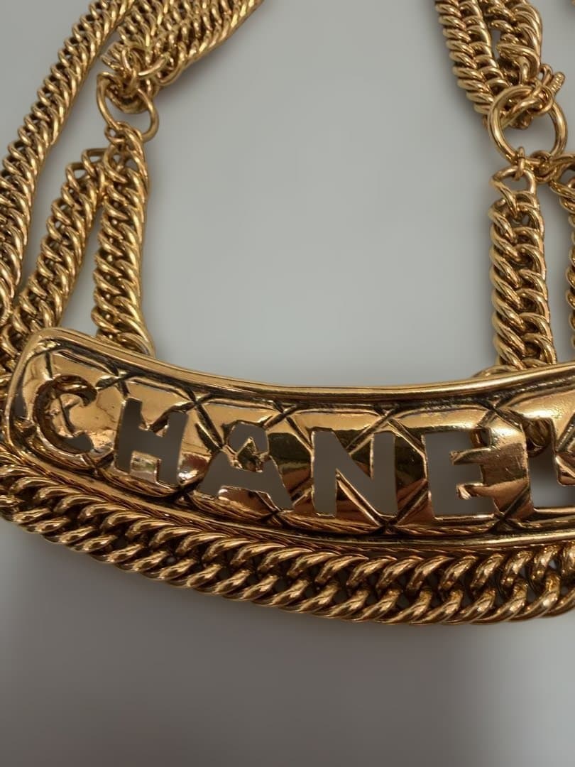 CHANELシャネルヴィンテージ CHANEL型抜きプレート チェーンベルト