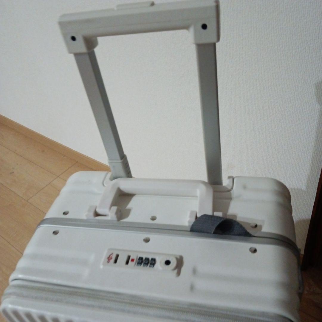 ホワイト 旅行かばん ダイヤルロック付き