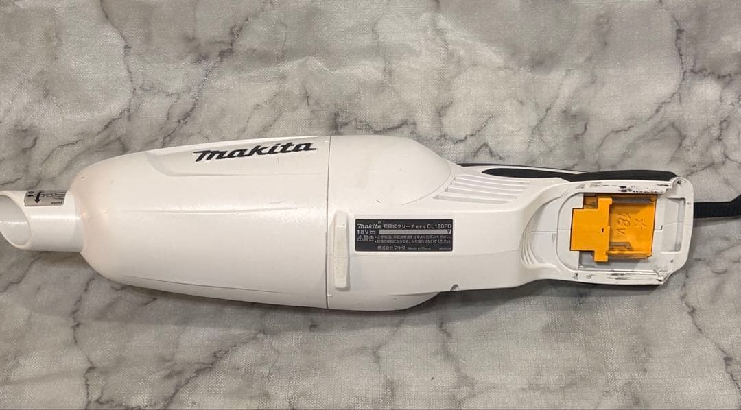 マキタ 充電式クリーナ CL108FD コードレス掃除機　バッテリー、充電器付き
