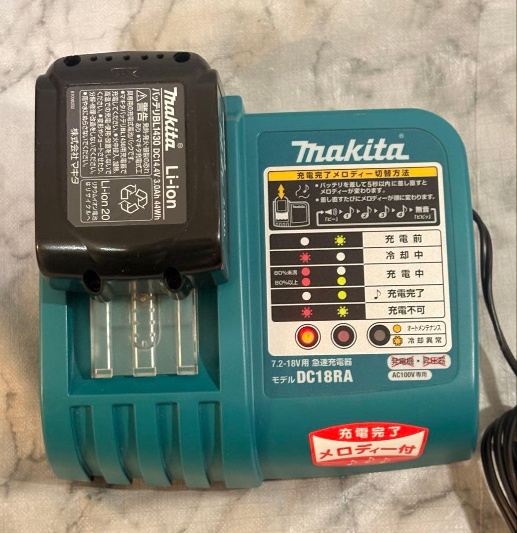 マキタ 充電式クリーナ CL108FD コードレス掃除機　バッテリー、充電器付き