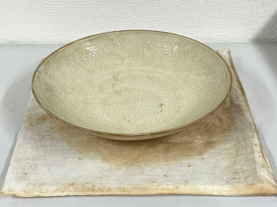 中国古美術　宋時代定窯白磁花卉•鶴紋皿；BL1-7