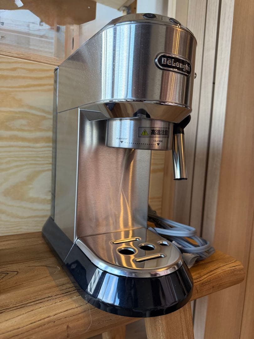 美品　2023年購入　デロンギ デディカ エスプレッソ カプチーノ　コーヒー