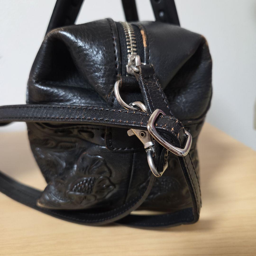 グレースコンチネンタルカービングトライブスボストンバッグショルダー付きブラック