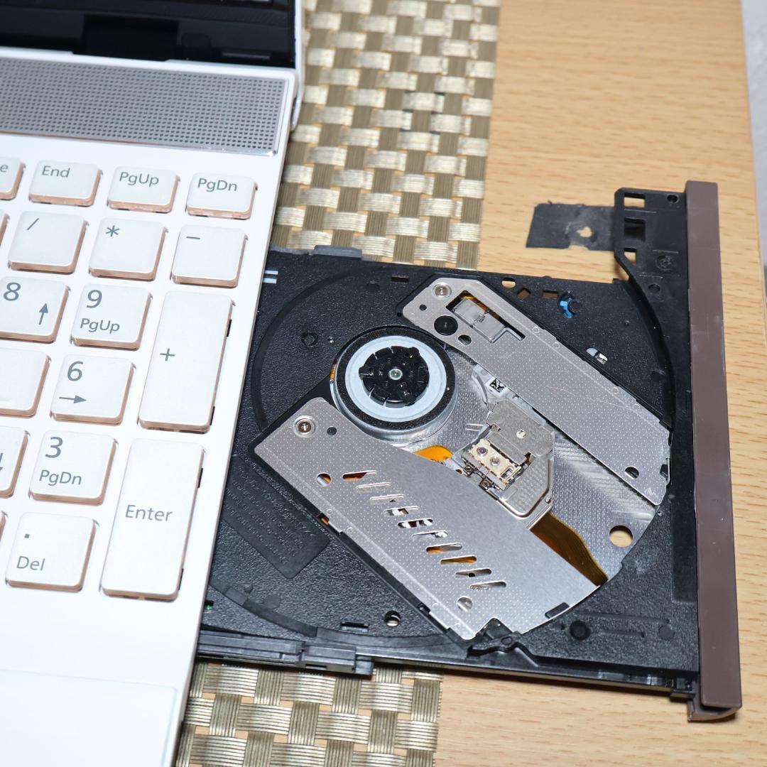 ほぼ新品Win11公式対応i7/メ16G/SSD/BD/無線/カメラ/TypeC