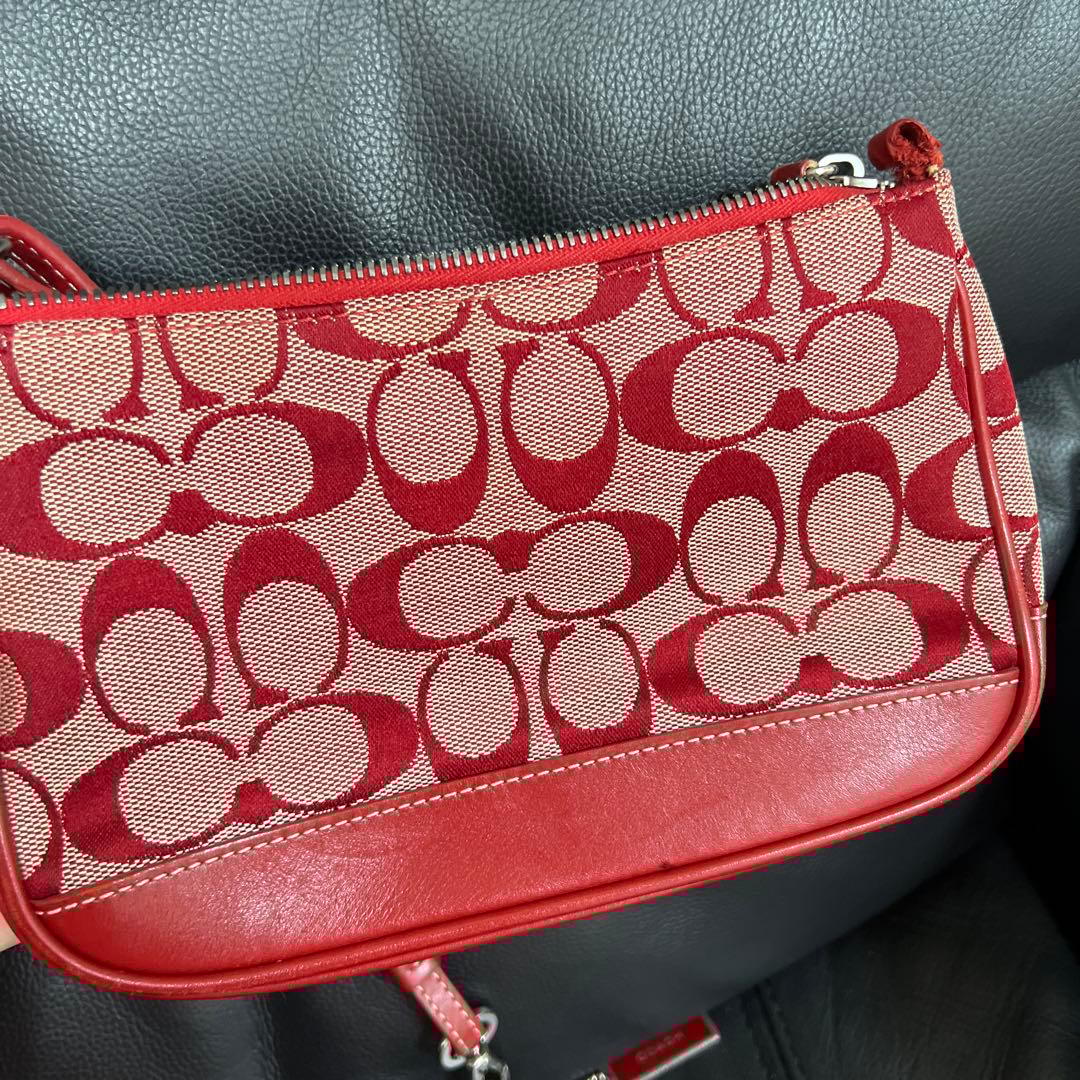 Coach レッド ショルダーバッグ　ショルダーストラップが切れた