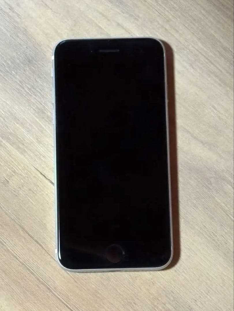 iPhone se 64GB ホワイト Simなし