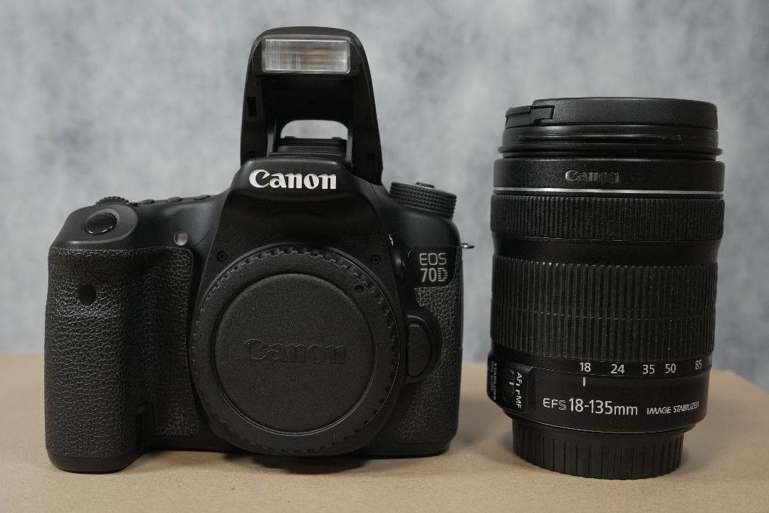 Canon EOS 70D EF-S 18-135レンズキット＋レンズフード