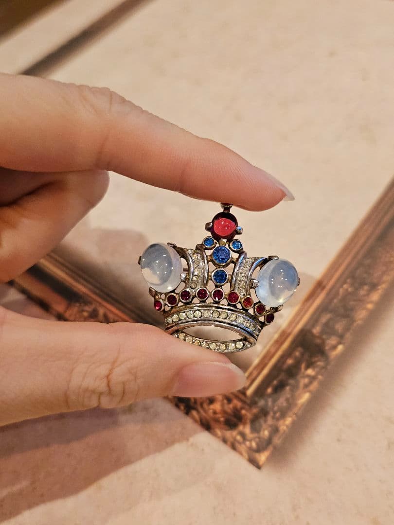 トリファリ TRIFARI クラウン 王冠 ブローチ