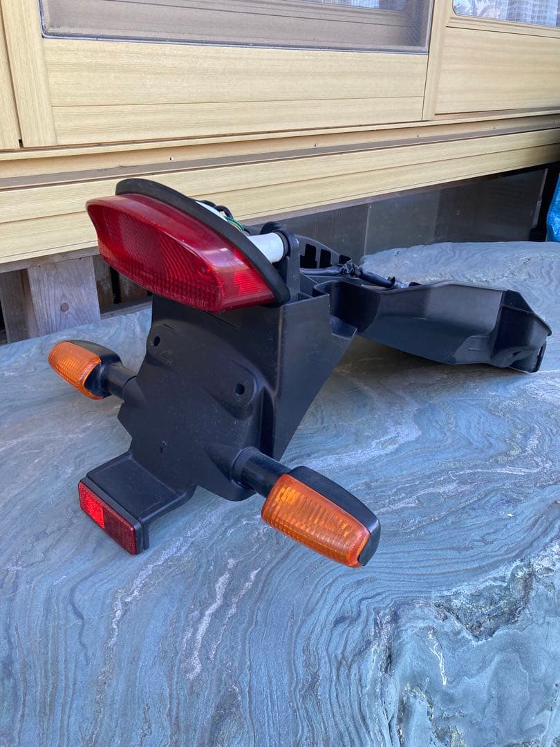 X*i様 ホーネット250 純正 リアフェンダー テールランプ ウインカー MC