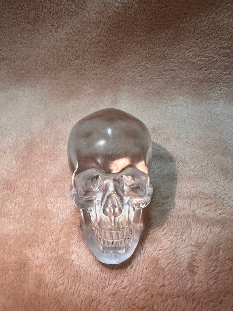 天然水晶の手彫り宇宙人の頭蓋骨