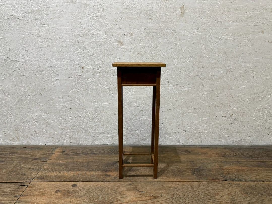 1177 小ぶりなサイドテーブル　陳列台　展示台　花台　古家具　レトロ　和モダン