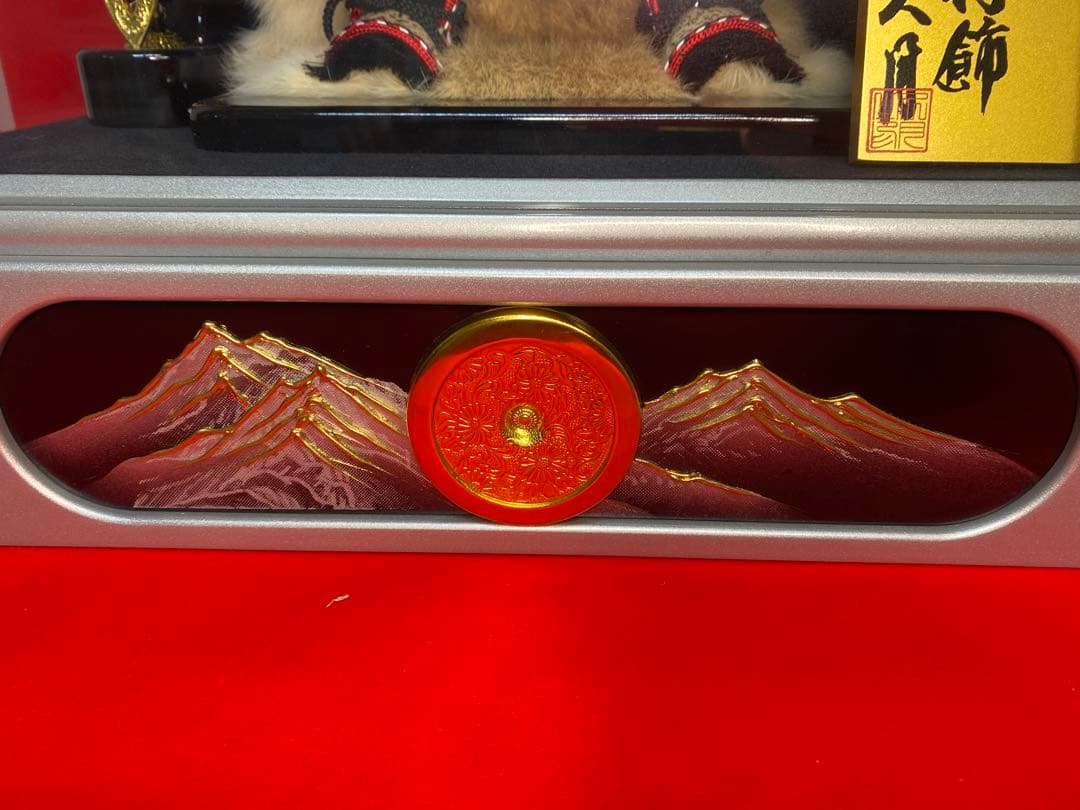 若大将　東京久月　五月人形　家紋付き兜鎧飾り　オルゴール付き六角形ガラスケース入