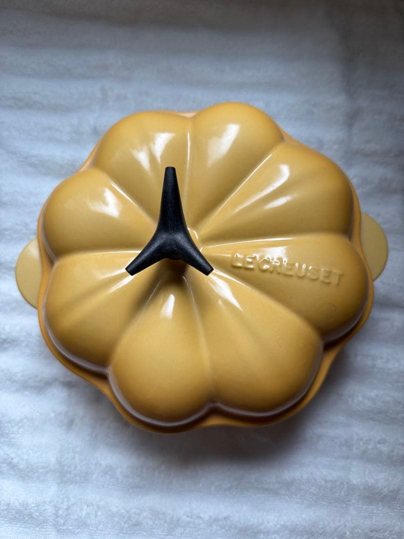 LE CREUSET パンプキン型鍋 イエロー　ハニー
