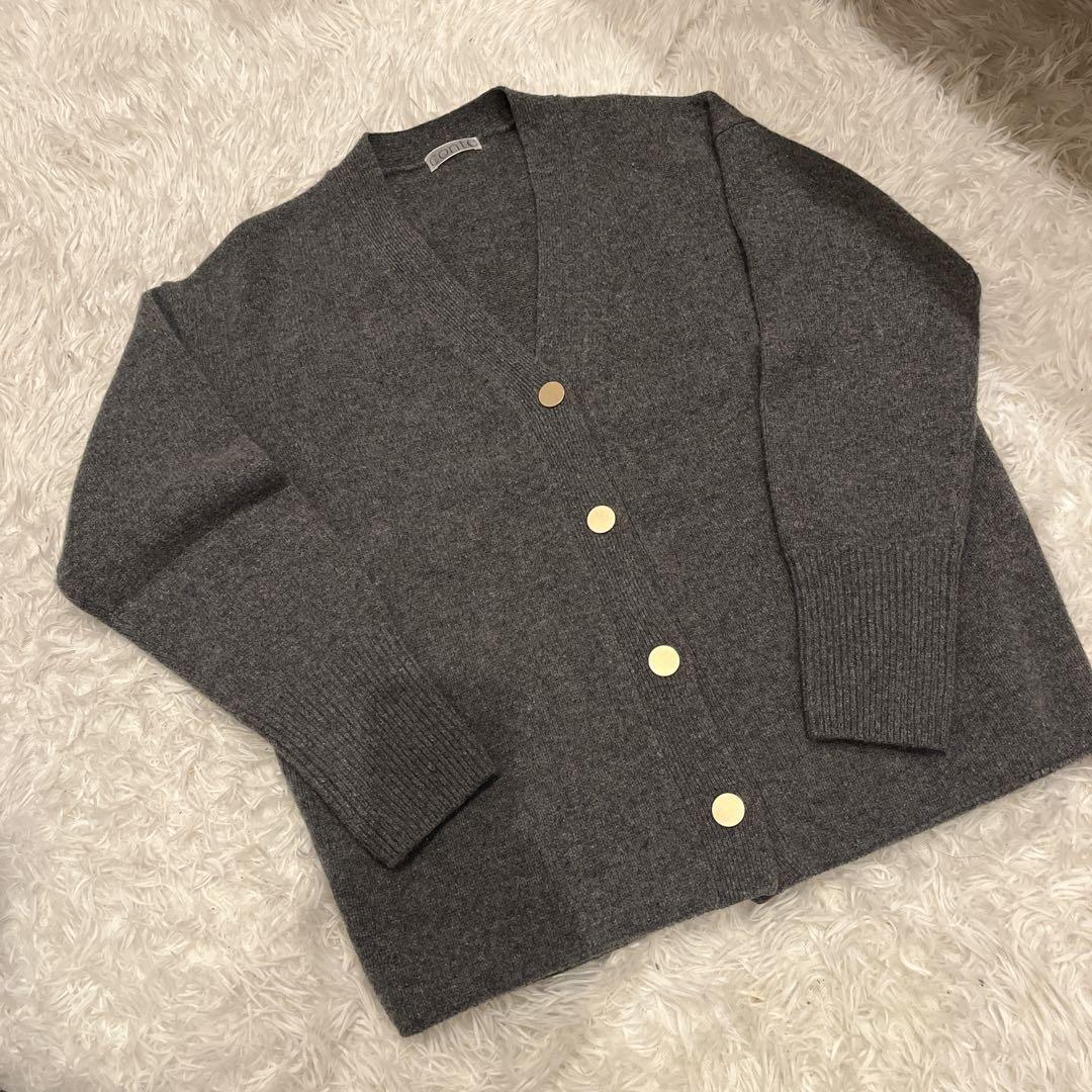 お値引き❣️美品✨conte vネックカーディガン　ニット　　メタルボタン　グレー