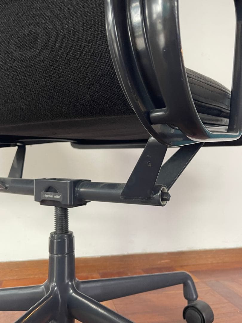 ハーマンミラー イームズ ソフトパッド チェア