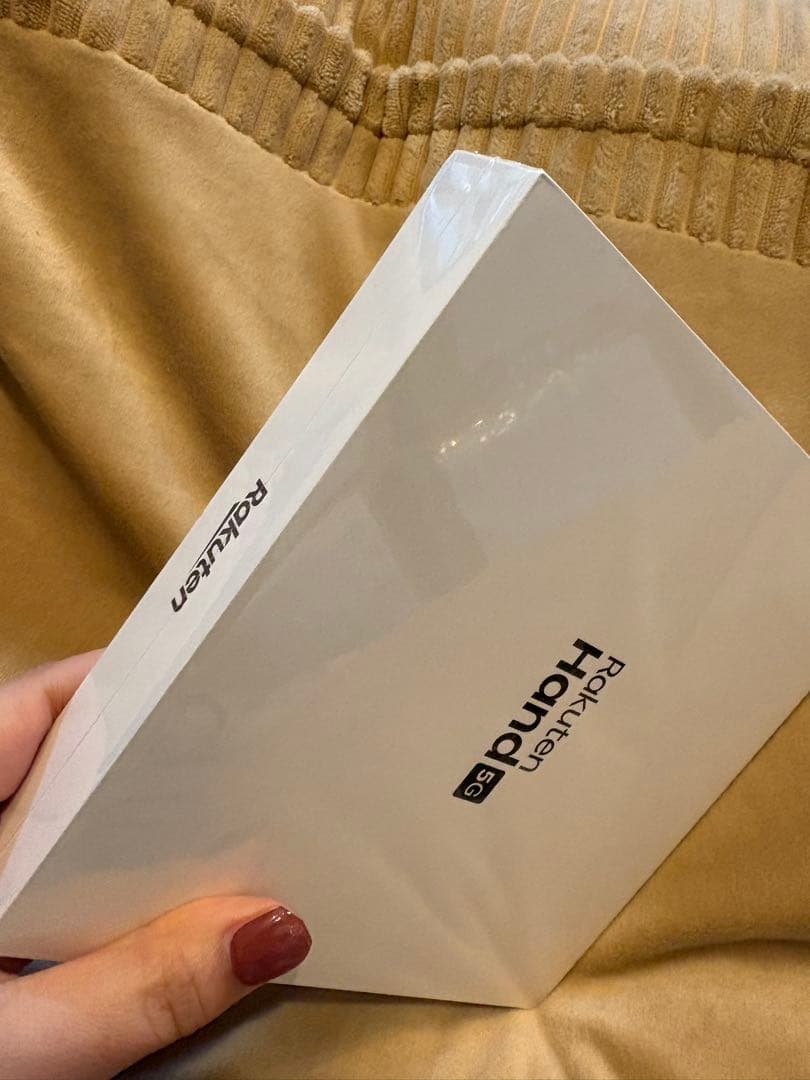 ♦︎Rakuten Hand 5G P780 ホワイト 未開封 SIMフリー