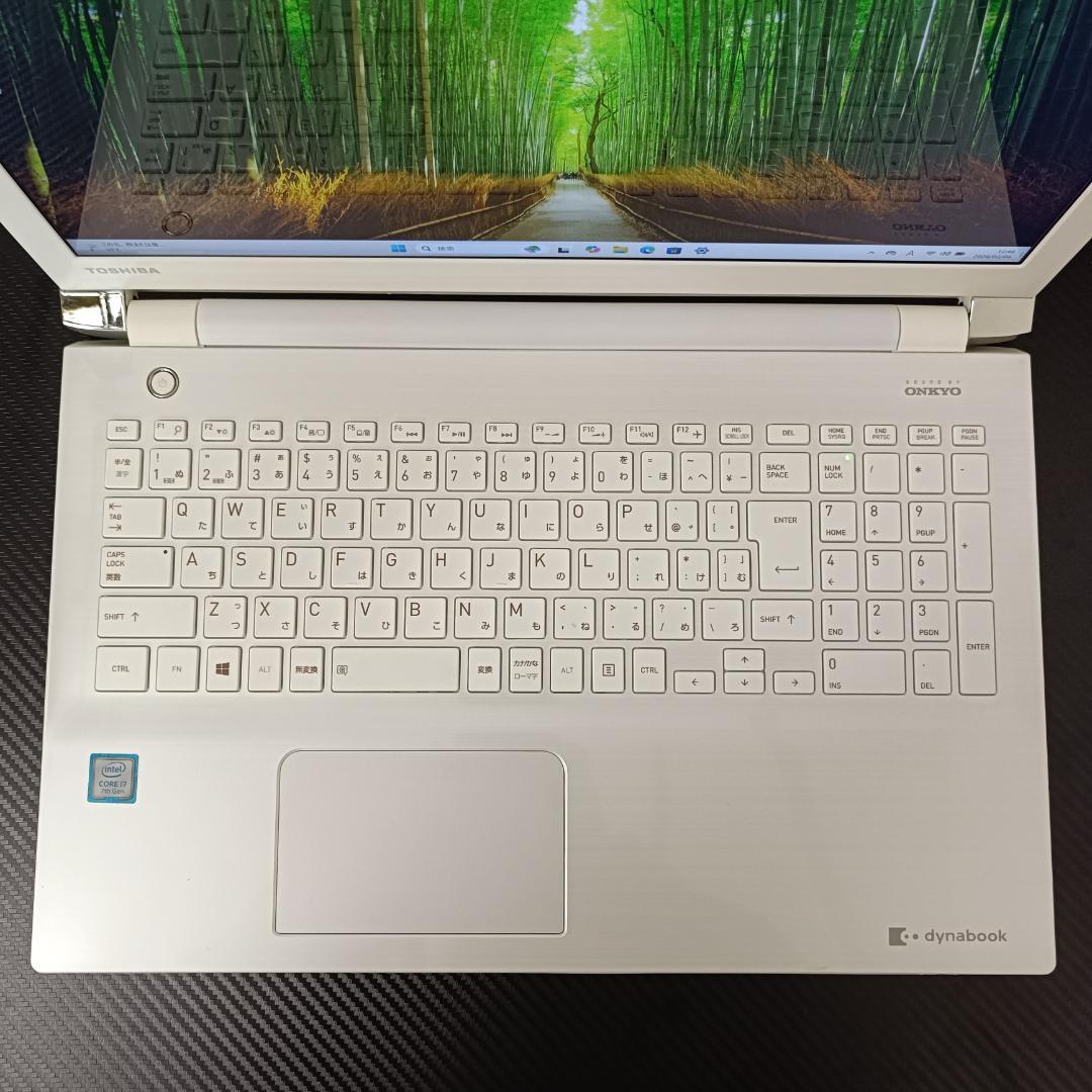 ノートPC Windows11 Core i7 SSD メモリ16GB 東芝 白