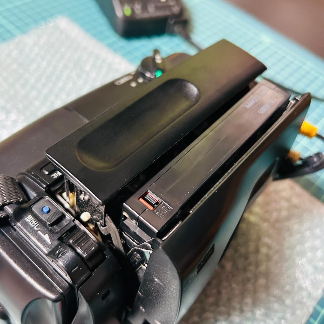 SONY CCD-TR250 8mmビデオカメラ ハンディカム video8