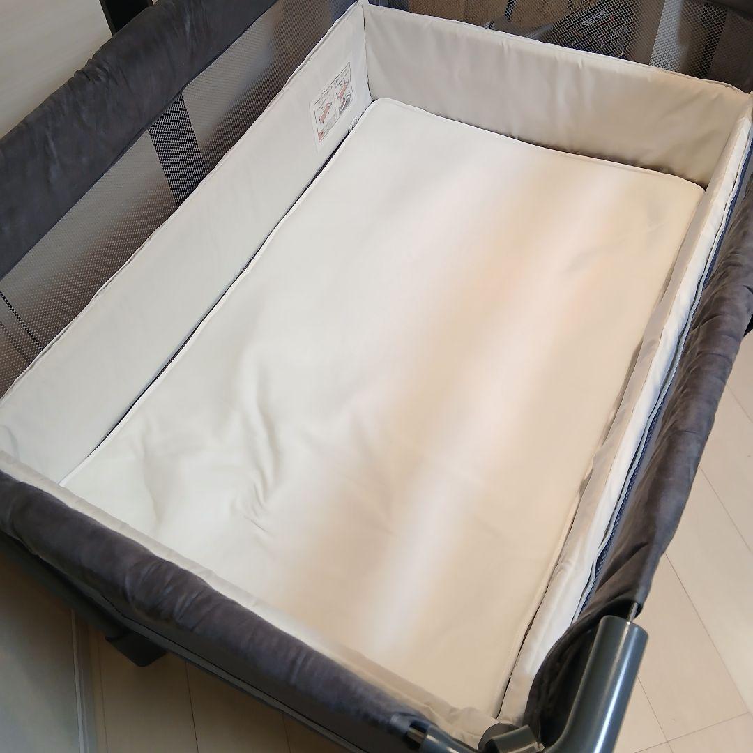 【美品】 アップリカ ココネルエアープラス　ベビーベッド グレー