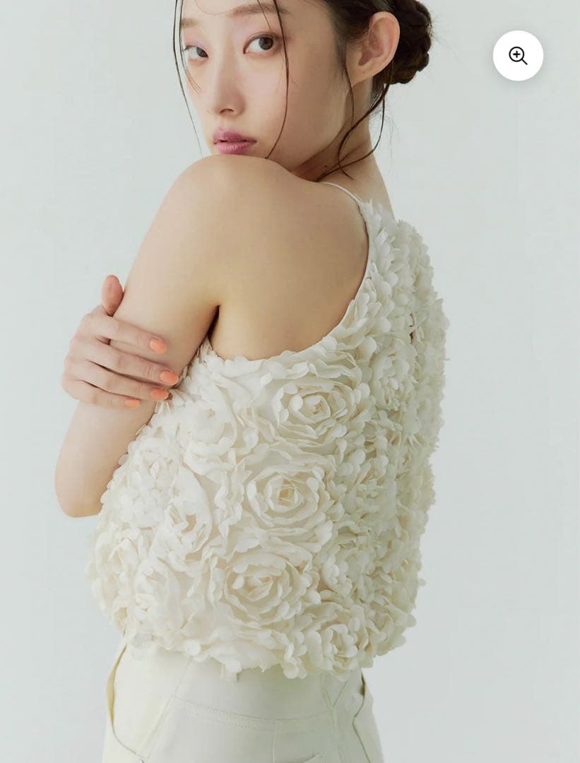 eimy istoire ボリュームフラワーモチーフアメスリトップスアイボリー白