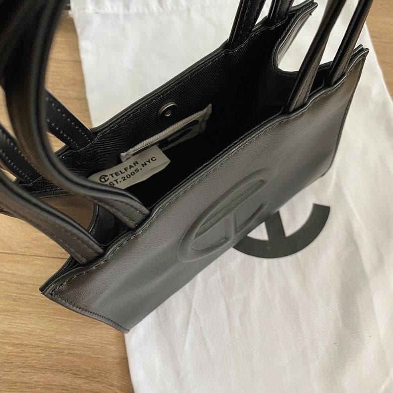 TELFAR ブラック ショルダーバッグ