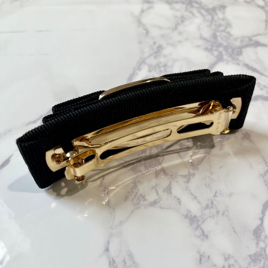 フェラガモ バレッタ　ブラック × ゴールド