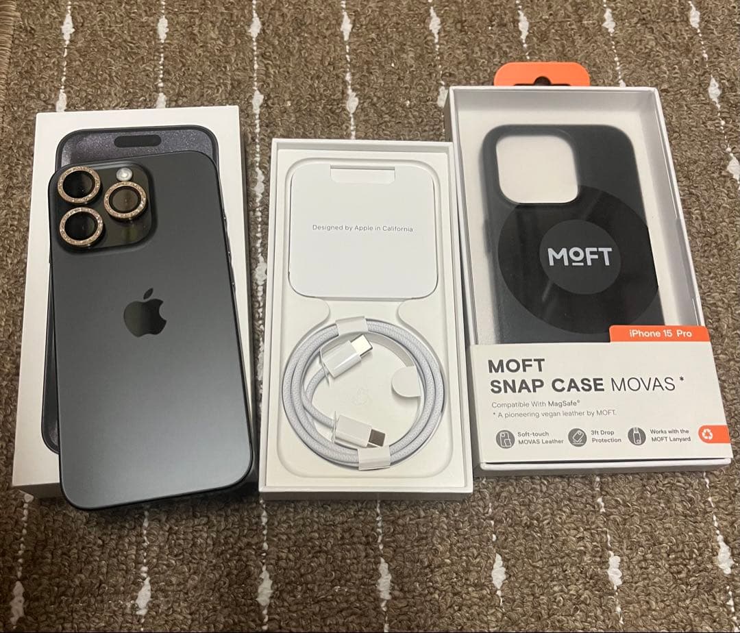 iPhone 15 Pro 128GB MOFT SNAP CASEケース付き。