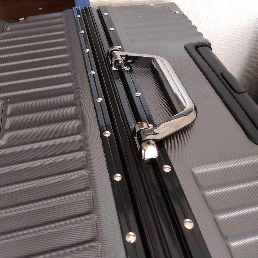 キャリーケース シルバー　トラベル　アルミフレーム　スーツケース