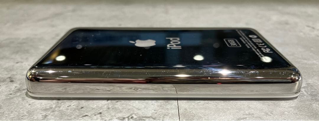 【平成レトロ】iPod Classic ホワイト 30GB USBケーブル付き