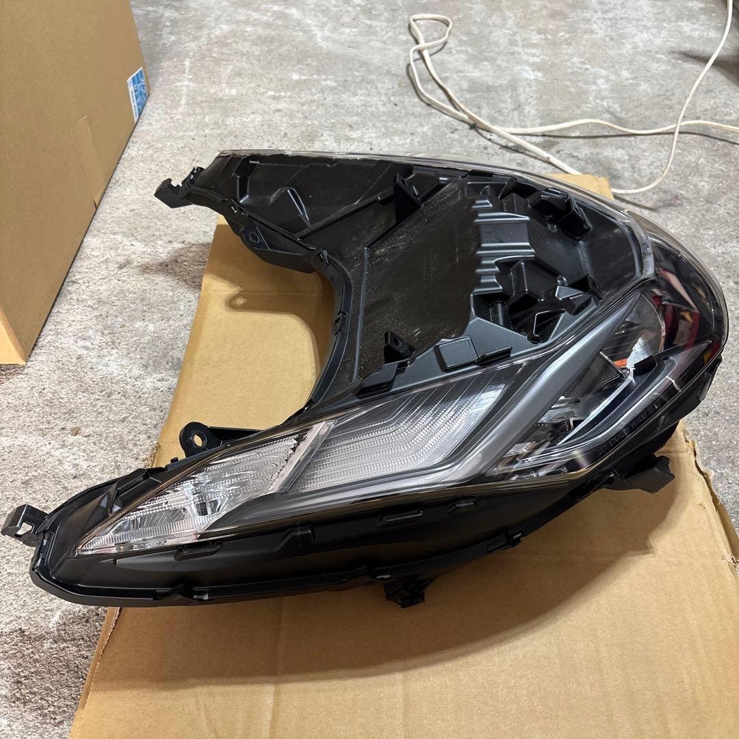 JK05 KF47 PCX 中古　純正　美品LED ヘッドライト ホンダ　送料込