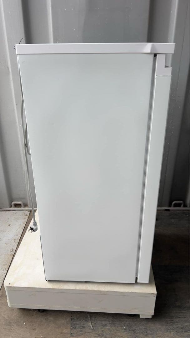 美品アイリスオーヤマIUSN-7A-W 24年型66L