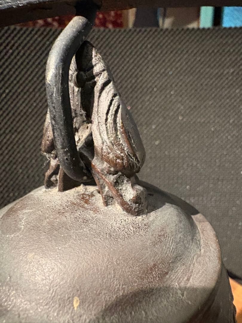 【最終値下げ】 鋳鉄製 半鐘写し 置き撞鐘（木製鐘架・撞木付）