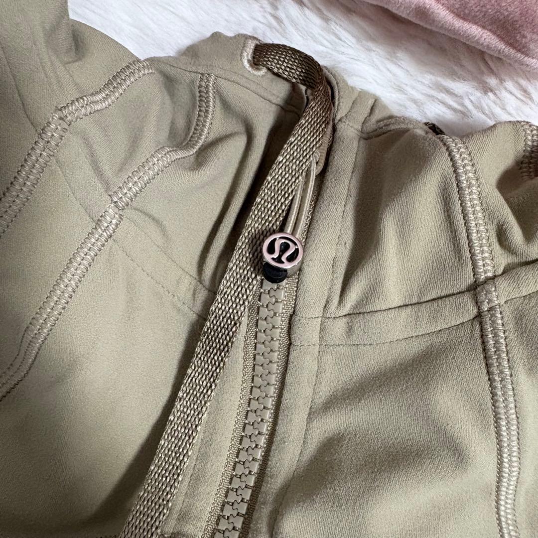 ルルレモン Define フード付きクロップド サイズ8