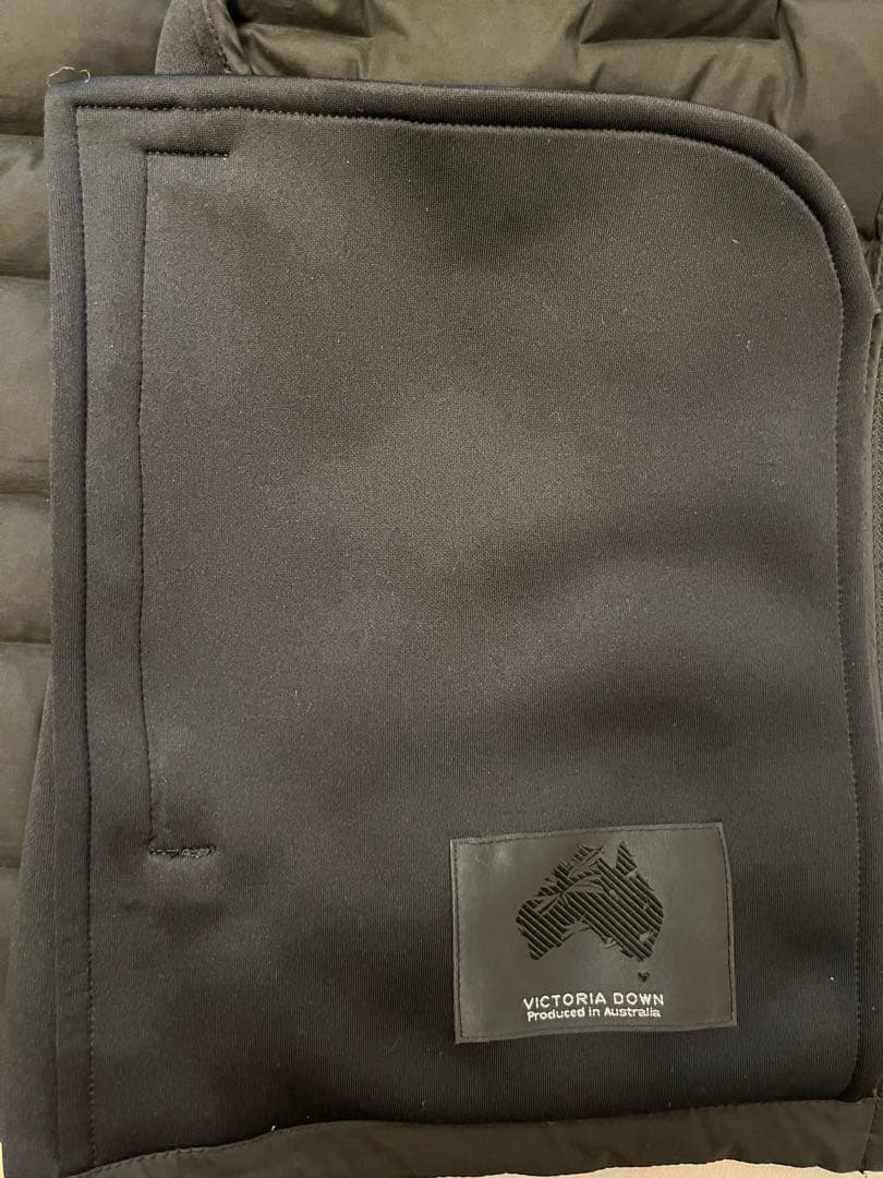 【3日間限定値下げ】1PIU1UGUALE3 ブラック ノースリーブ ベスト