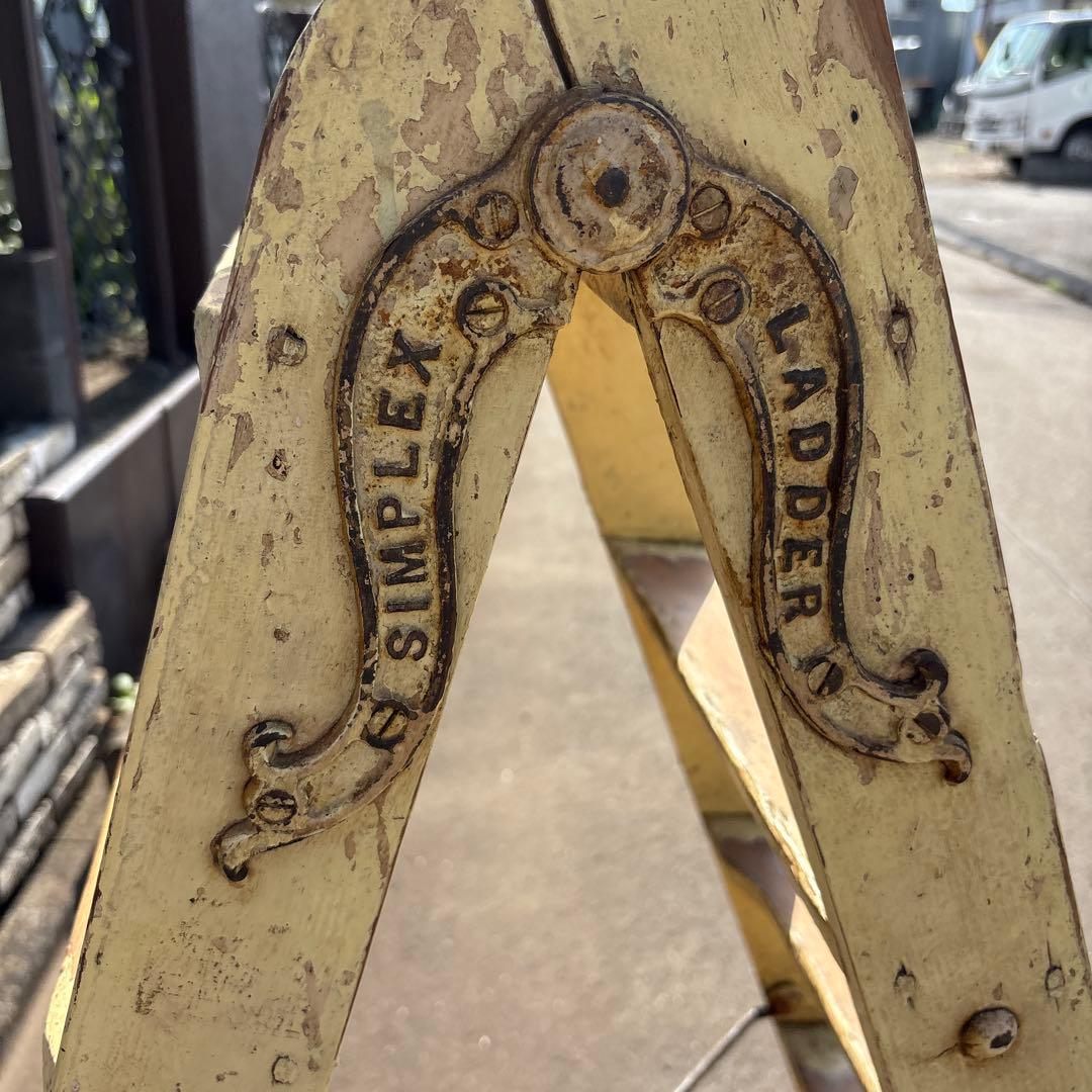 ステップラダー　アンティーク　飾り棚