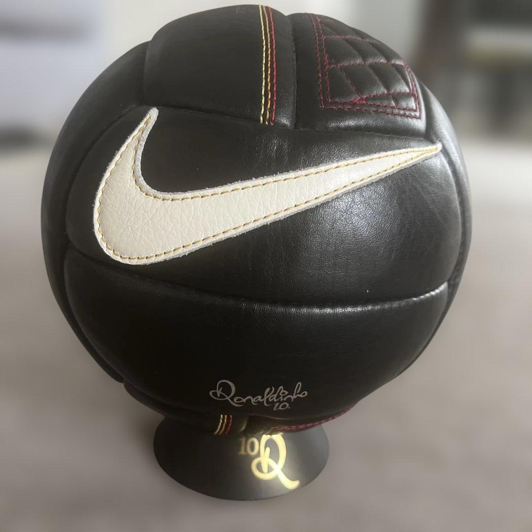 ロナウジーニョ✖️Nike サッカーボール 限定版4136/5000