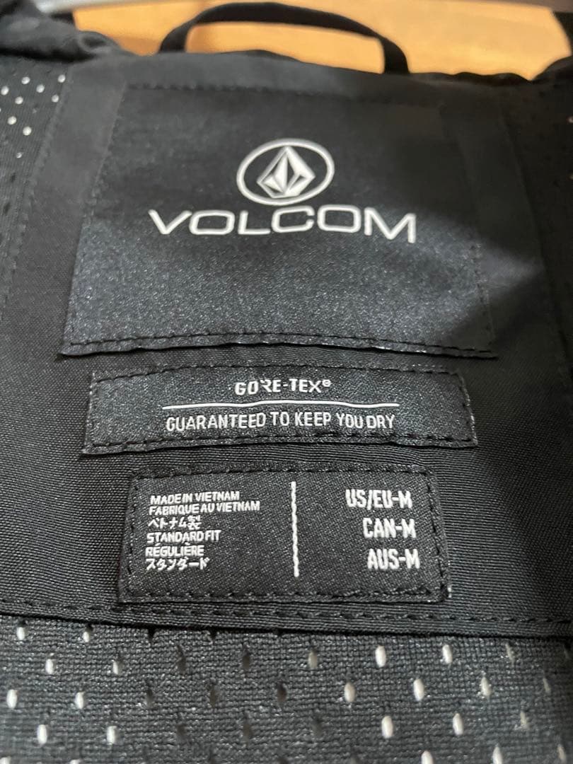 VOLCOM ゴアテックス スノーボードウェア レディース 上下セット