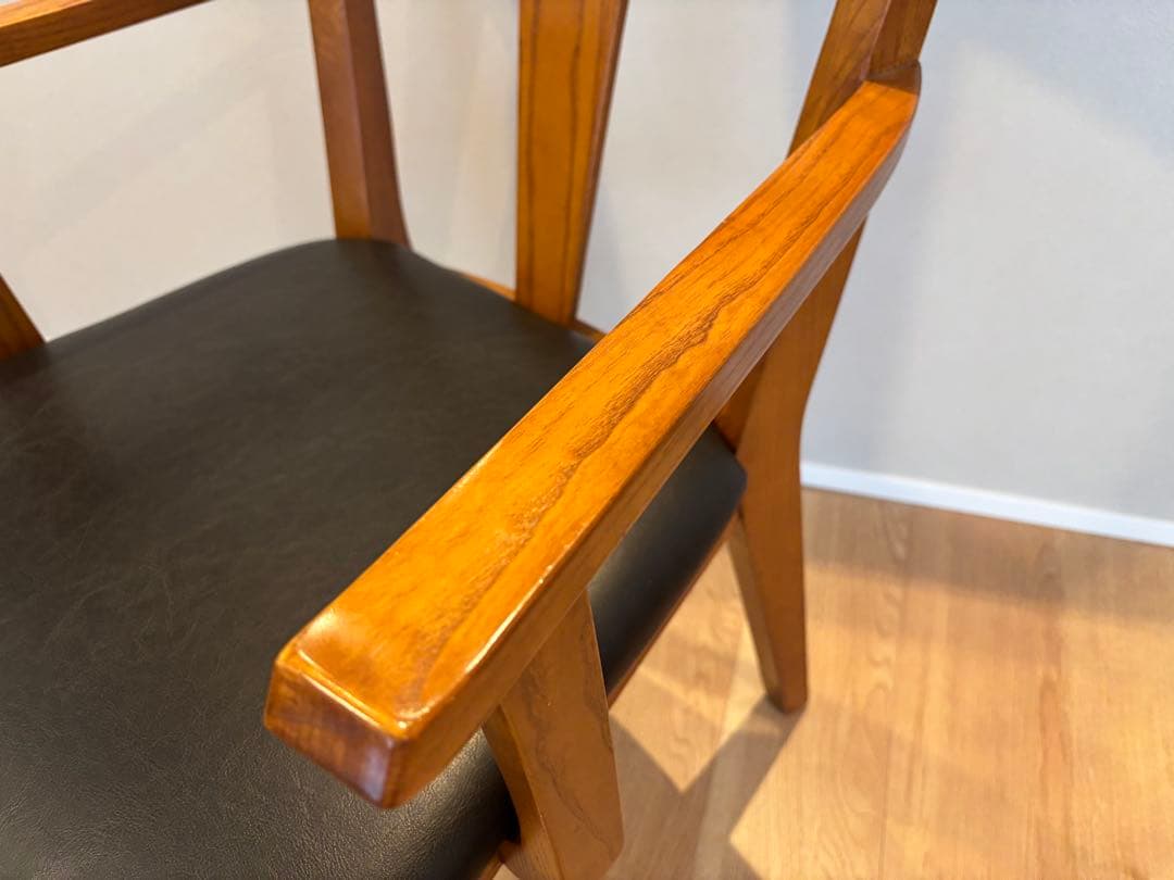 ACME Furniture アクメファニチャー カーディフチェア①　アーム付き