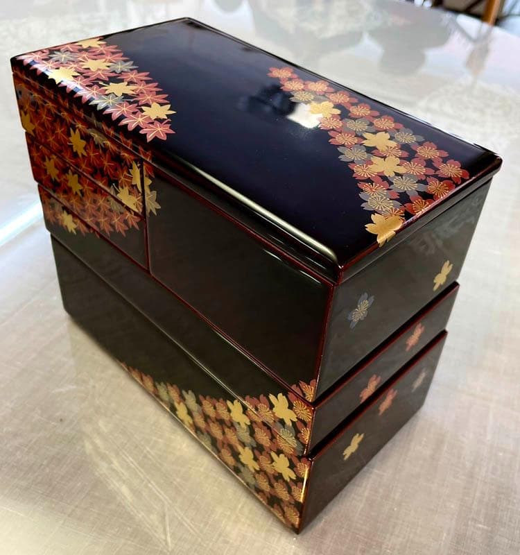 値下会津漆　行楽用重箱 桜と紅葉