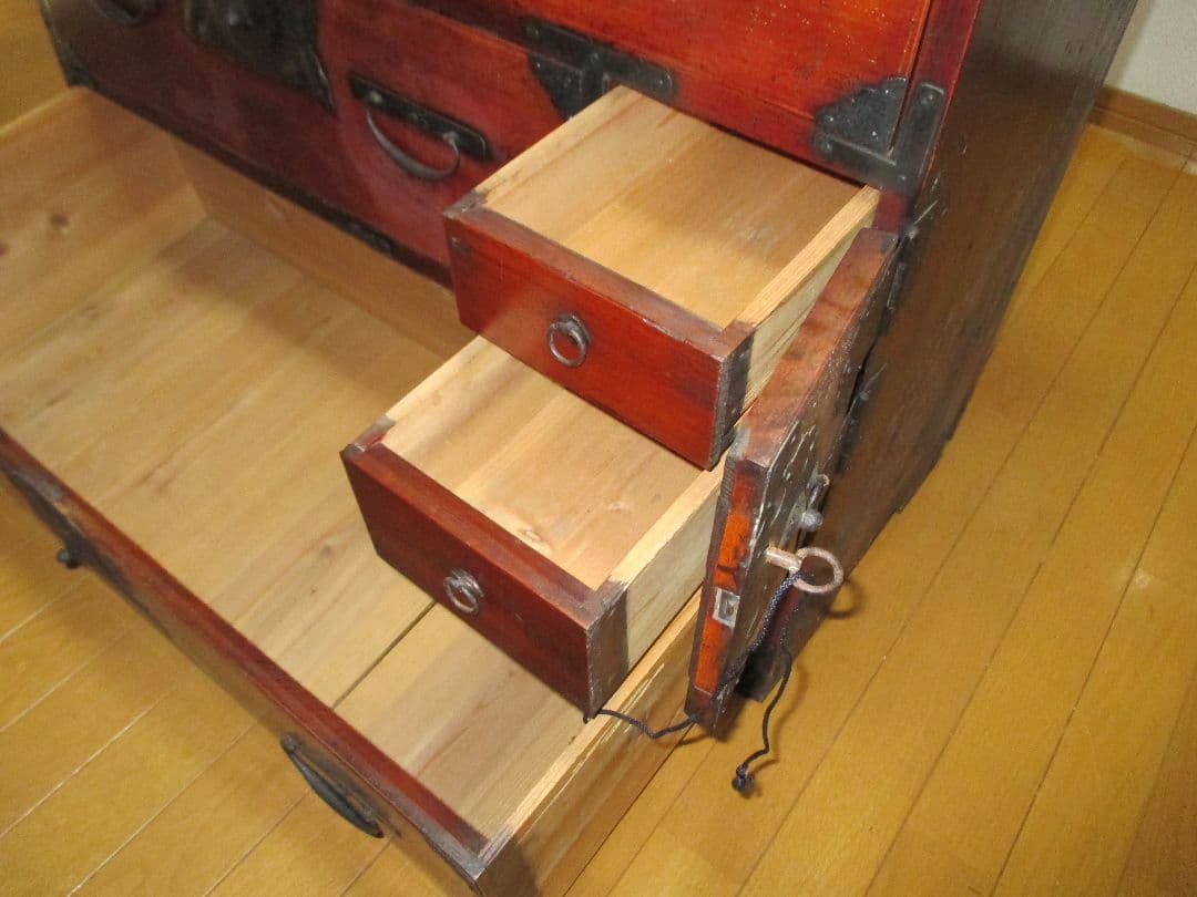 木製アンティーク箪笥