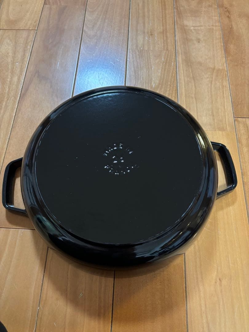STAUBブレイザー ソテーパン シャイニーブラック 26cm