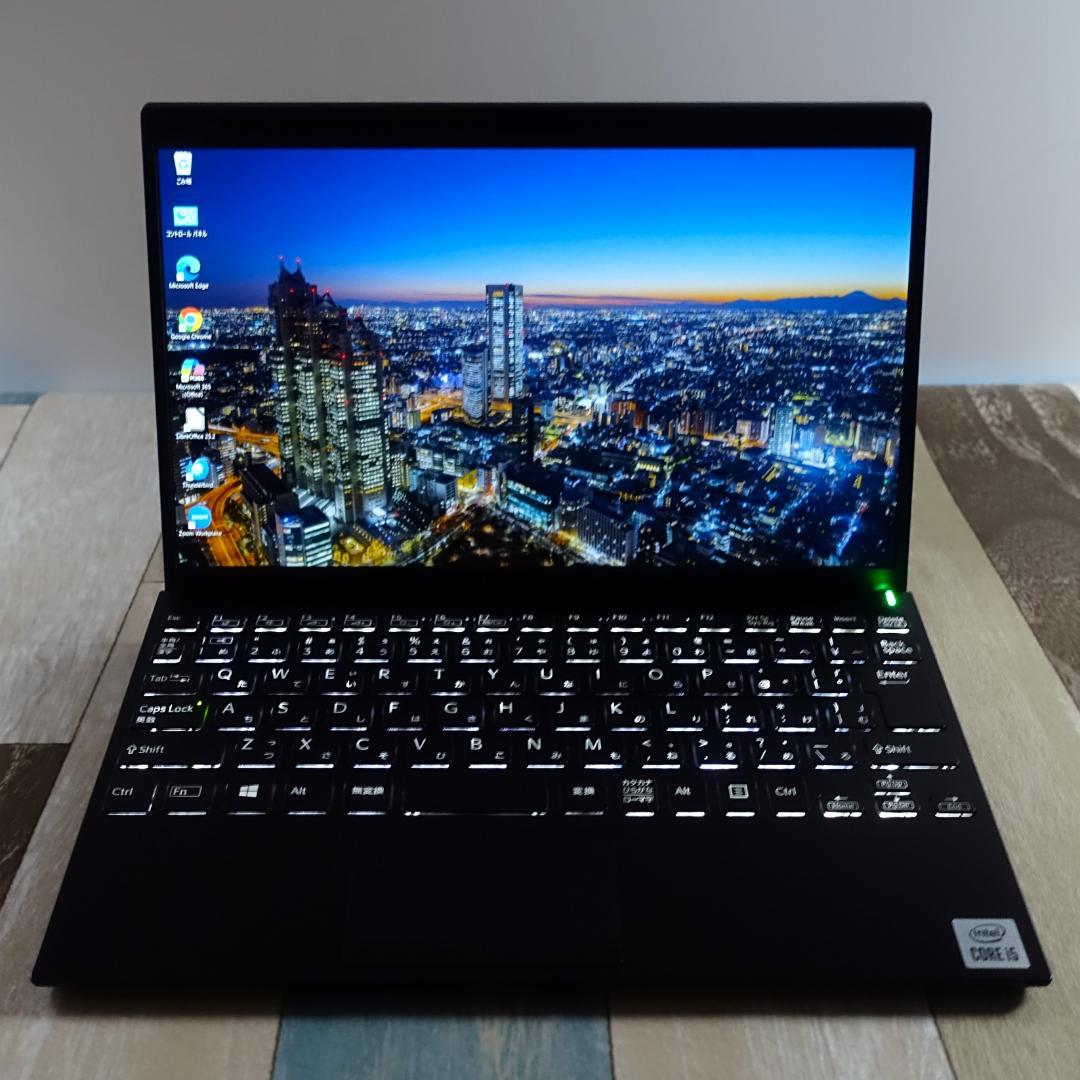 高年式の小型軽量モバイル✨第１０世代コアｉ５に超高速ＳＳＤ＆１６Ｇメモリ✨日本製