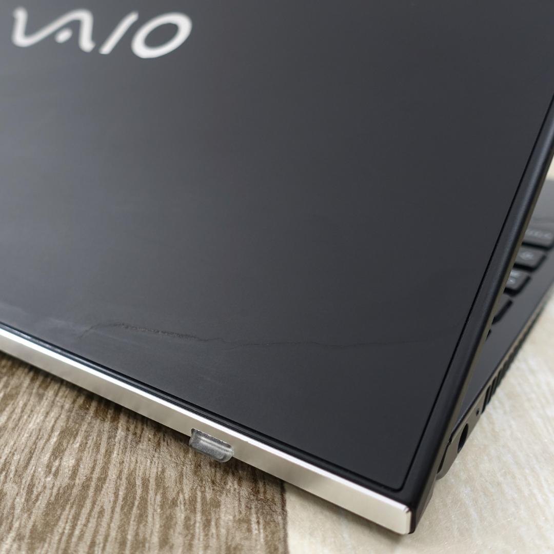 高年式の小型軽量モバイル✨第１０世代コアｉ５に超高速ＳＳＤ＆１６Ｇメモリ✨日本製