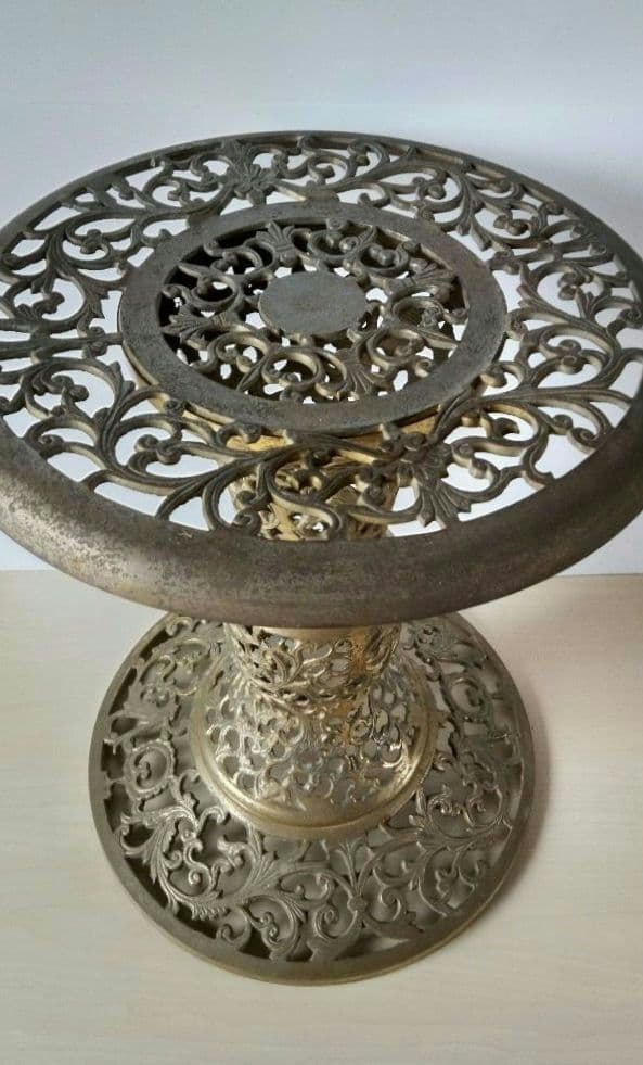 ヴィンテージ装飾の真鍮製　透かし彫り　サイドテーブル　プラントスタンド