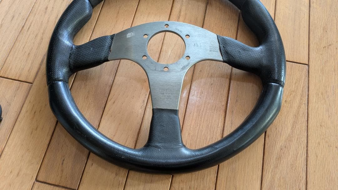 MOMO ステアリング RACE 35パイ