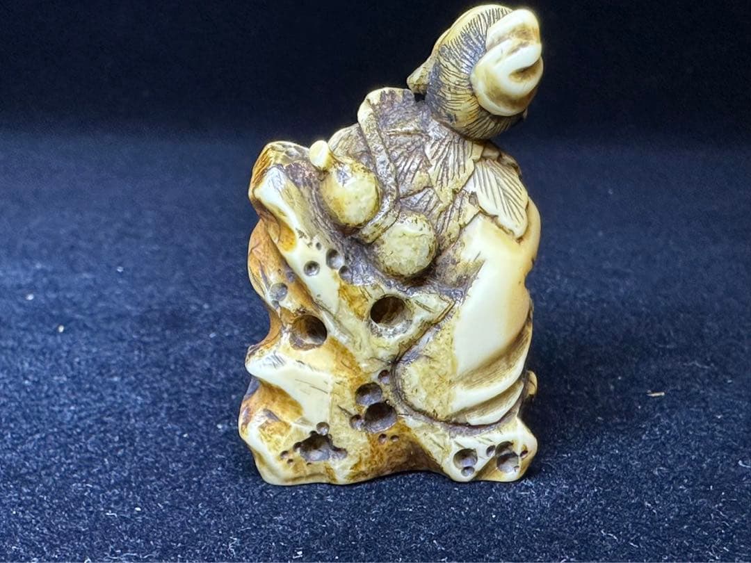 極上　根付　海象　セイウチ　仙人　天然素材　彫刻 置物　細密細工　骨董