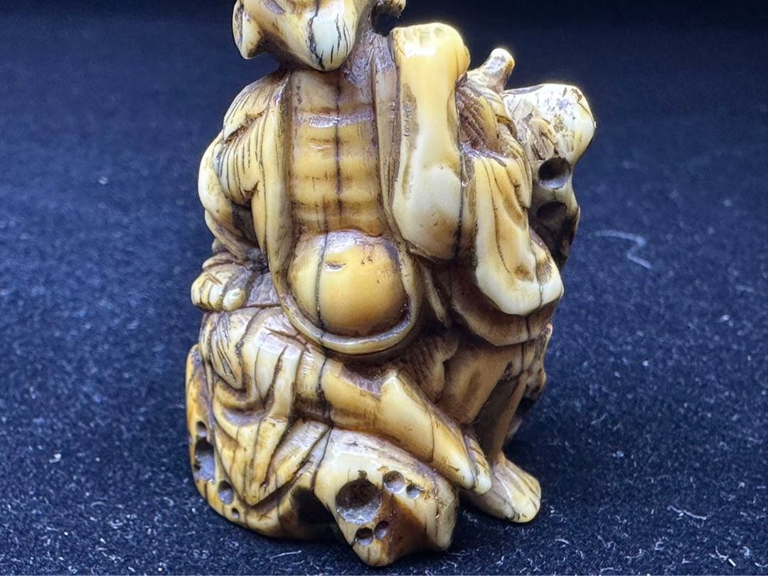 極上　根付　海象　セイウチ　仙人　天然素材　彫刻 置物　細密細工　骨董