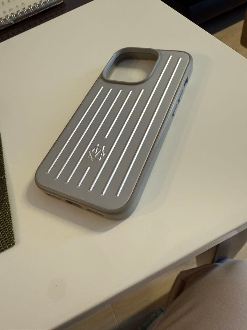 RIMOWA iPhone15pro用ケース グレー ストライプ