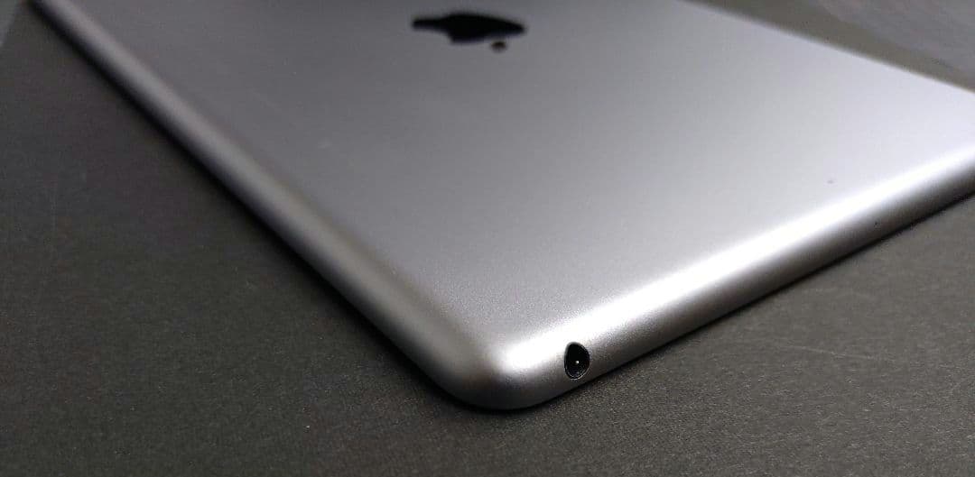 【美品】 iPad 第6世代（A1893）32GB　WiFiモデル