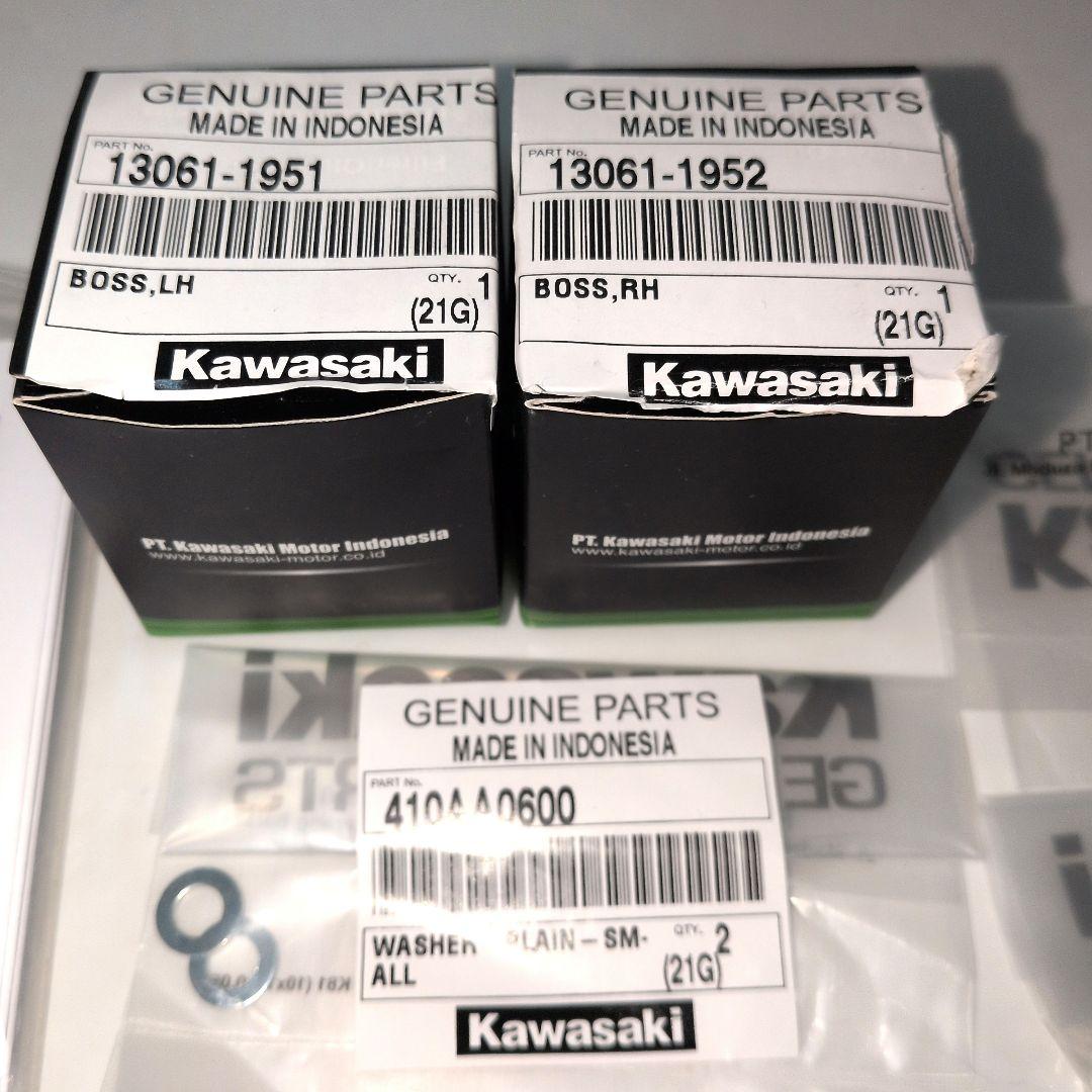 Kawasaki Ninja ZX-25R　左スライダーパーツ　その他部品セット
